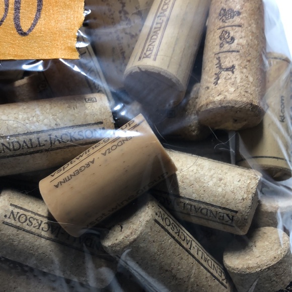100 wine corks - Picture 2 of 3